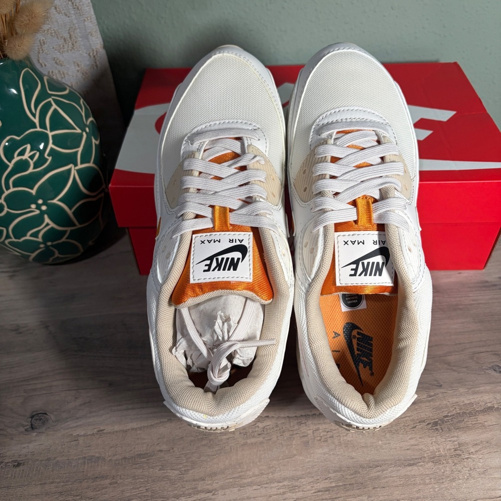 Nike Sneakers Womens 9 White Air Max 90 SE Light Curry Low Top NIB - Picture 4 of 6